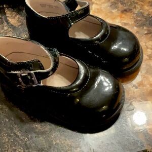 Elefanten black patent leather her Mary Jane shoes. Toddler Euro 20.